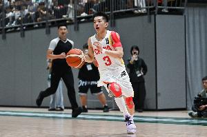 形同梦游杨溢7投仅1中得到3分4助 正负值-16全场最低