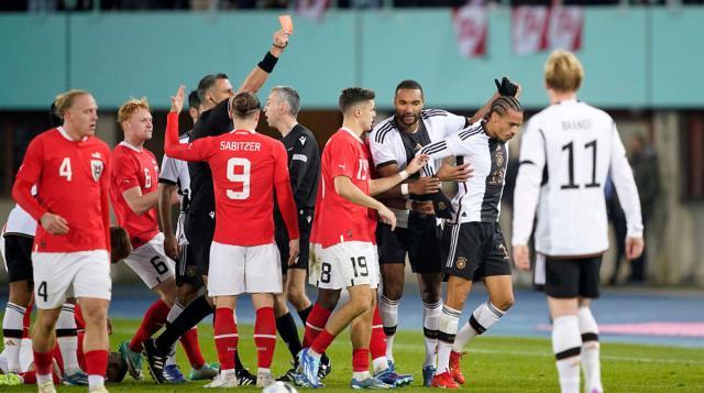 开云-爱游戏-德国队一夜回到换帅前？萨内红牌才逼出热血30分钟