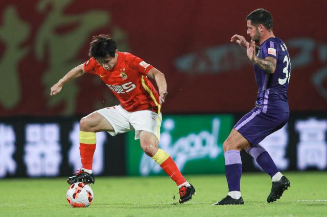 Kaiyun Sports-开云体育-蒿俊闵广州队首秀无绝杀剧本 真逼郑智亲自登场？